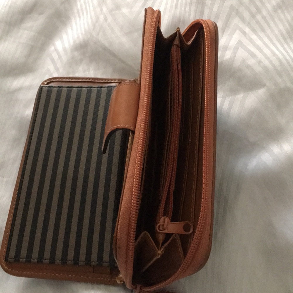 Wallet - Picture 3 of 4